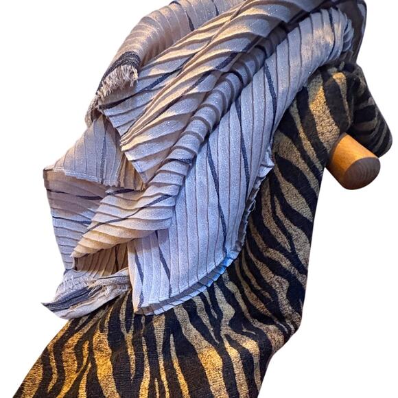 2 Michael Kors Scarf Bundle - 2 Scarves Bundle - Picture 3 of 6